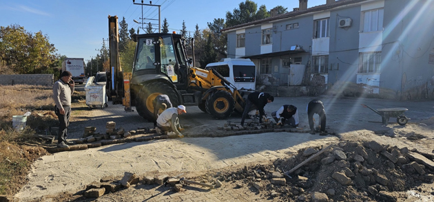 Şenyurt Mahallesi’nde caddeler onarılıyor