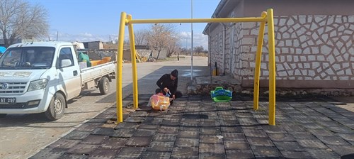 Kırsal Mahallere Çocuk Oyun Grupları Yerleştiriliyor