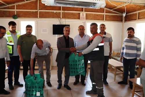 Temizlik İşçilerine Yazlık Kıyafet Desteği